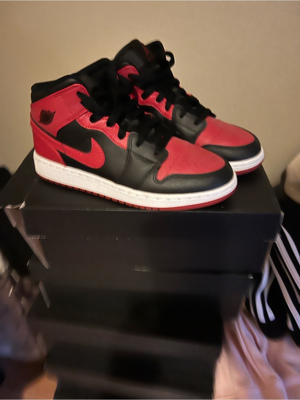 Air Jordan 1 Mid Red &Black